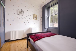 2 bedrooms, iron/ironing board, WiFi, bed sheets - Splendid Apartment near Haymarket (Edinburgh)