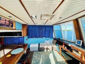 2 bedrooms, in-room safe, desk, bed sheets