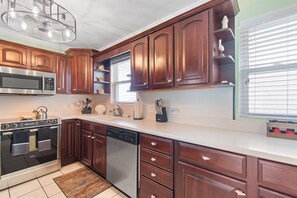 Fridge, microwave, oven, dishwasher - Beachfront townhome with breathtaking views and just steps from the beach!  (Murrells Inlet)