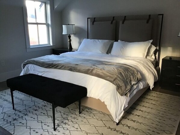 4 bedrooms, iron/ironing board, WiFi, bed sheets