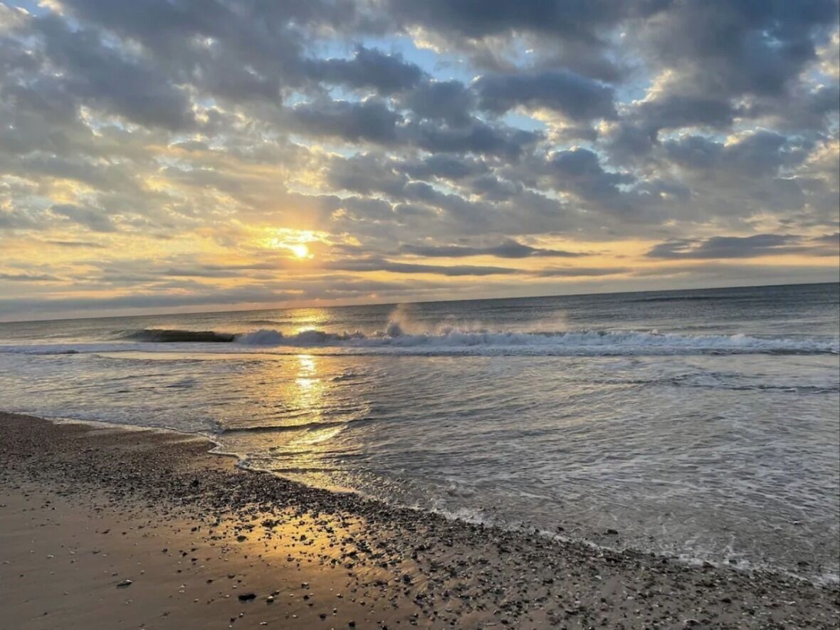 Sound and ocean views! Comfy, peaceful, family friendly beach oasis!