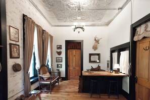 Habitación doble Deluxe | Área de sala de estar