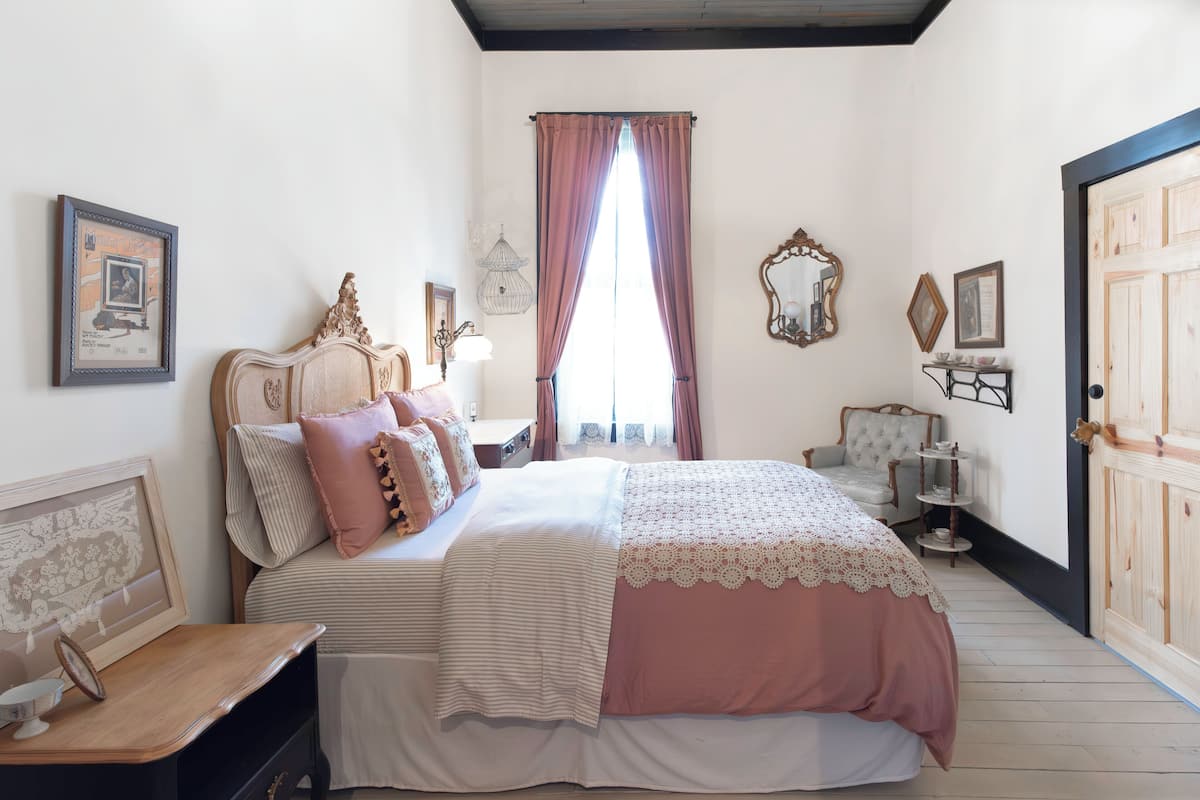 1 Schlafzimmer, hochwertige Bettwaren, Daunenbettdecken