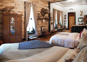 Room 9 : Wild Wild West | Living area - Beard and Lady Inn (Chester)