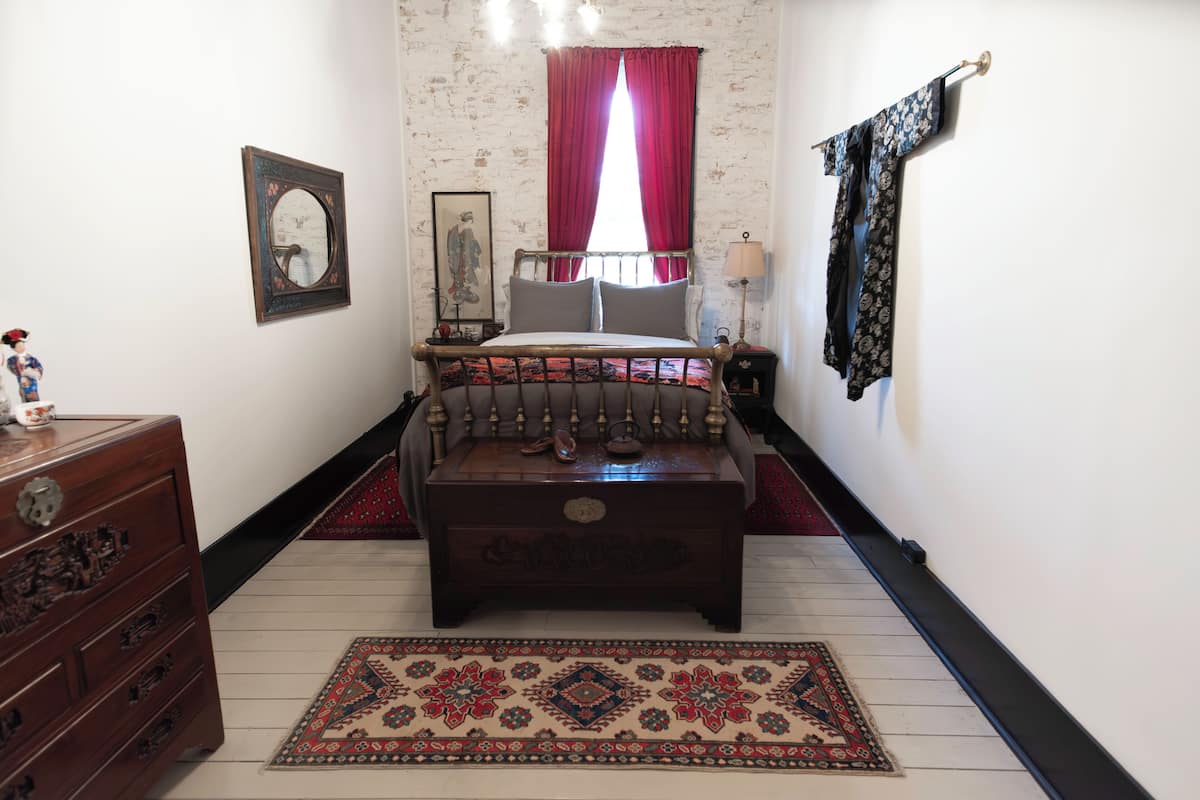 1 Schlafzimmer, hochwertige Bettwaren, Daunenbettdecken