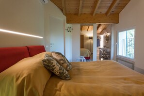 1 bedroom, WiFi, bed sheets - GuestHost - Cozy apartment that hosts up to 4 people, located in a shared villa in the hilly Umbrian countryside. We are in the Ponte Rio hamlet, an extremely quiet and relaxing area in which to stay in close contact with nature but at the same time not  (Perugia)