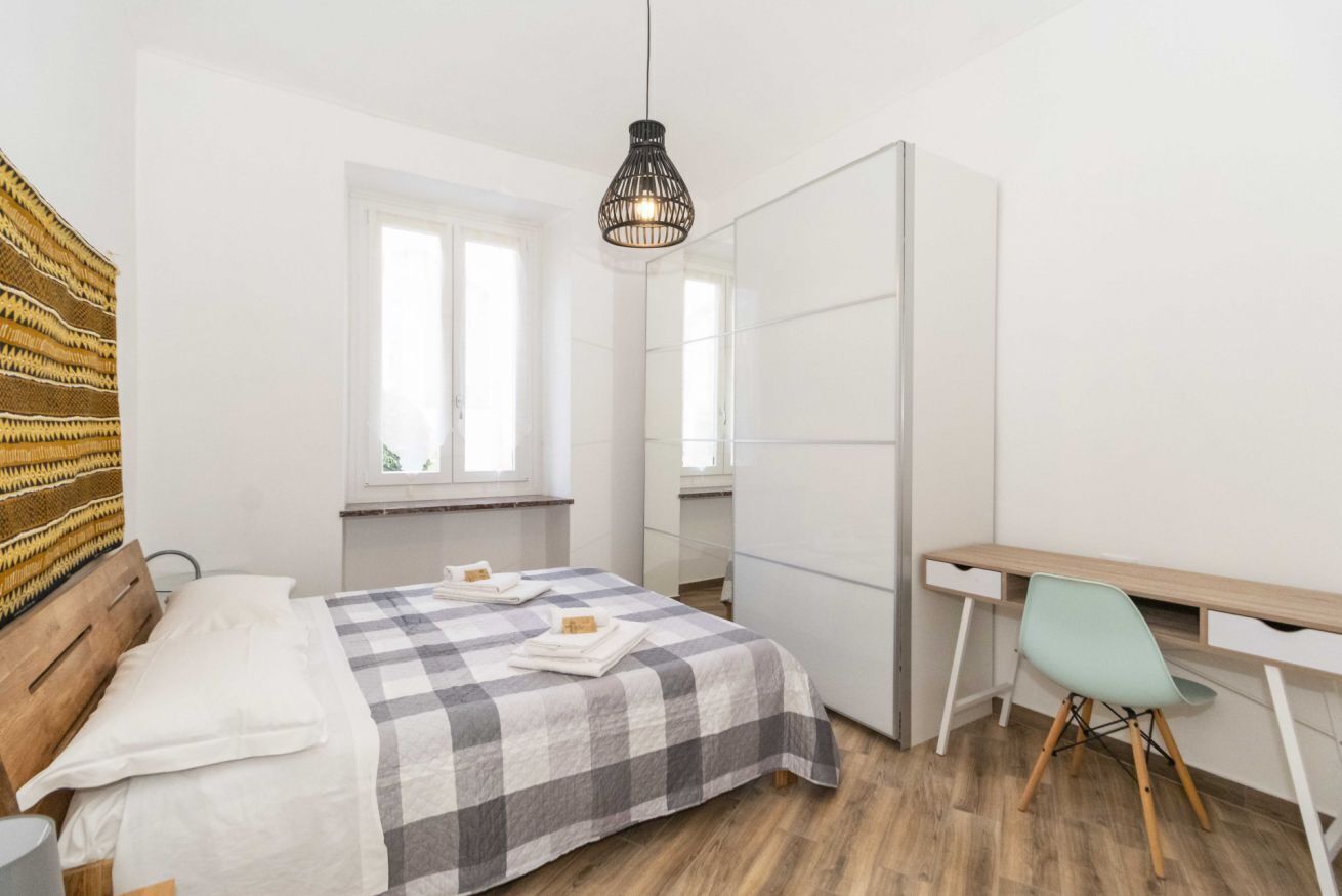 2 bedrooms, iron/ironing board, internet, bed sheets