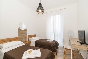 2 bedrooms, iron/ironing board, Internet, bed sheets