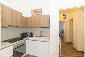 Microonde, forno, piano cottura, tostapane