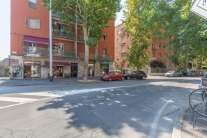 Exterior - GuestHost - Bright apartment with balcony equipped with the main comforts to comfortably accommodate up to 3 people and very quiet thanks to the view on a silent internal street. The accommodation is located in the San Vitale district, a very green resid (Bologna)