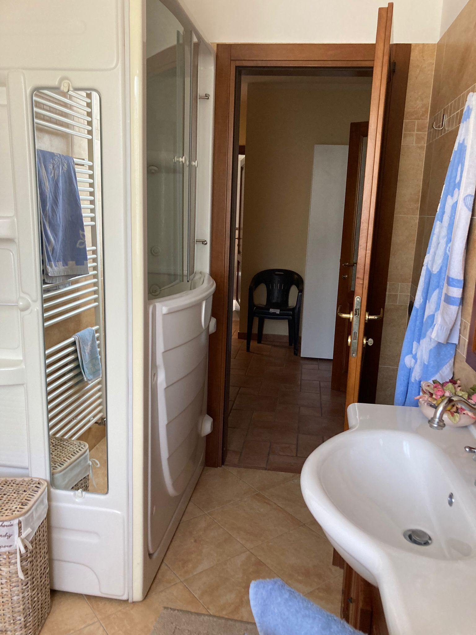 Bidet, Handtücher, Seife