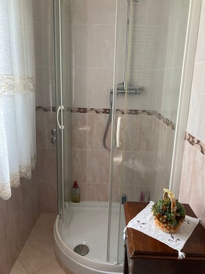 Bidet, toallas, jabón 