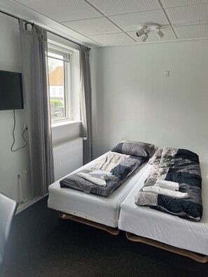 واي فاي مجانًا وملاءات أسرّة