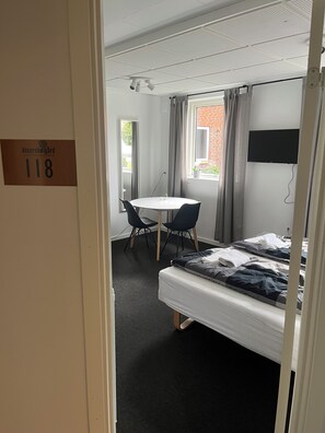Quadruple Room, Shared Bathroom | Free WiFi, bed sheets - Assersbølgård (Brorup)