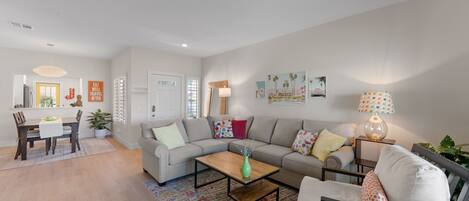 Smart-TV, Kamin, BĂŒcher