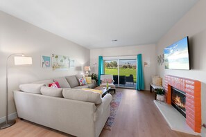 Smart-TV, peis og bøker