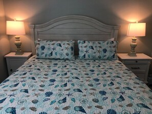 2 bedrooms, iron/ironing board, internet, bed sheets