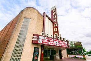 Exterior - Spacious 2 bed/2bath Beautifully Updated in Lower Greenville/Lakewood (Dallas)