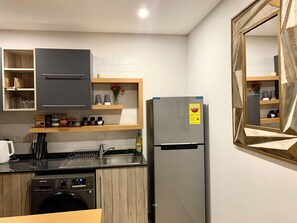 Private kitchen - Property Trek Apartment at Riviera Residence (Accra)