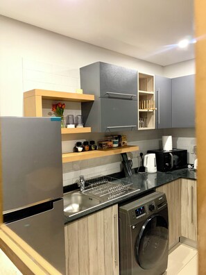 Private kitchen - Property Trek Apartment at Riviera Residence (Accra)