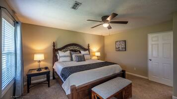 2 soverom, strykejern/-brett, reiseseng for barn og wi-fi (inkludert)