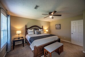 2 habitaciones, tabla de planchar con plancha y cuna de viaje 