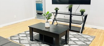 Perfect  2 bdr apt for comfortable living  with parking mins from UBS stadium 