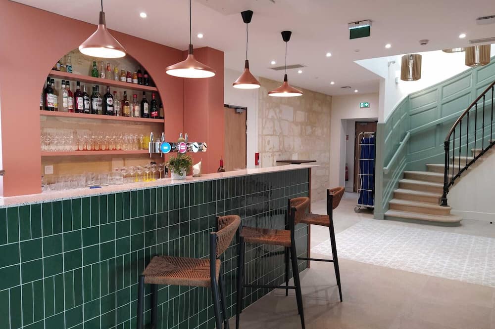 Bloom Hostel Bar & Garden