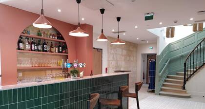 Bloom Hostel Bar & Garden