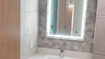 Douche, douche à « effet pluie »