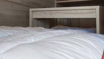 Bureau, espace de travail pour ordinateur portable, Wi-Fi gratuit