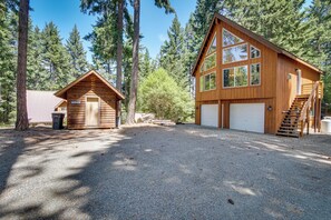 Exterior - Unwind in Cle Elum: Hot Tub & Cozy Fireplace! (Cle Elum)