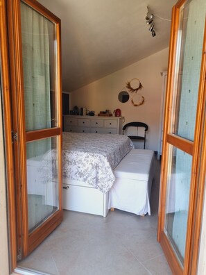 1 habitación, sistema de insonorización, wifi y ropa de cama 