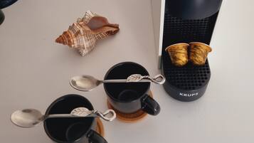 Kaffee und/oder Kaffeemaschine
