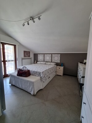 1 bedroom, soundproofing, WiFi, bed sheets - -Le Carillon- Romantic and cozy Suite with Jacuzzi 2 steps from Bergamo (Sorisole)