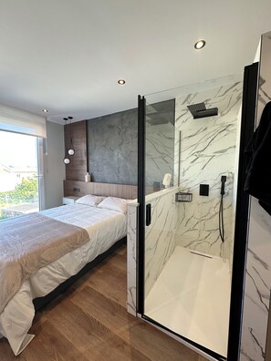 3 chambres, fer et planche à repasser, Wi-Fi, draps fournis