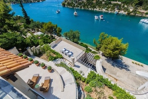 5 bedrooms - Holiday Houses, Villas Villa Victoria - Beachfront Luxury (Milna)