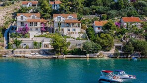 Room - Holiday Houses, Villas Villa Victoria - Beachfront Luxury (Milna)
