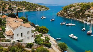 Room - Holiday Houses, Villas Villa Victoria - Beachfront Luxury (Milna)