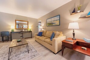 TV, fireplace - Newly remodeled affordable home half mile away from Lake Michigan access point (Fennville)