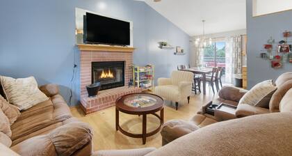 Relaxing Getaway with Outdoor Patio, Fire Pit, and Pool Table
