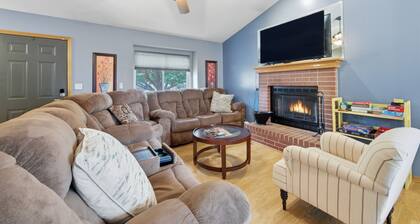 Relaxing Getaway with Outdoor Patio, Fire Pit, and Pool Table