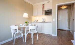 Unclassified image, 5 of 20, button