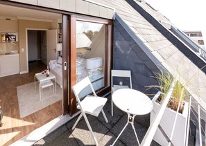 Unclassified image, 4 of 20, button