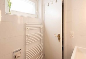 Unclassified image, 3 of 20, button