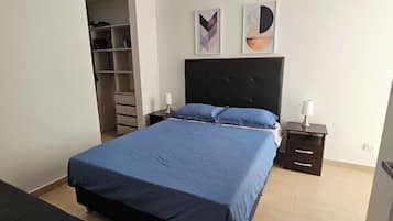 3 habitaciones, tabla de planchar con plancha, wifi y ropa de cama