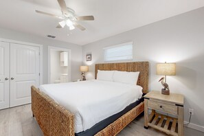 4 bedrooms, free WiFi, bed sheets - Private Pool, Pet Friendly, Parking for 5 (Port Aransas)