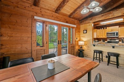 Modern Log Cabin, Great Deck, 10 min from Durango!