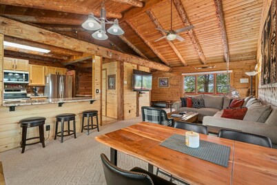 Modern Log Cabin, Great Deck, 10 min from Durango!