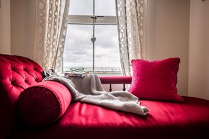 TV, books - Spindrift, Felixstowe (Felixstowe)